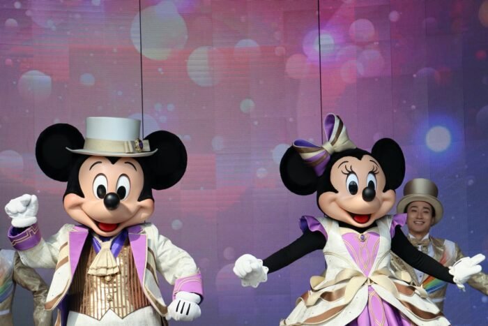 mickey and minnie mouse in disney metaverse